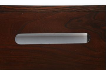 中古　美品!!　岩谷堂箪笥　力強い木目と存在感のある金具が魅力的なテレビボード(テレビ台、ローボード、リビングボード、サイドボード)(定価約38万円)(R-077283)