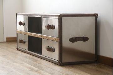 中古　ハロ(HALO)　ストニーハースト エンターテイメント ユニット(ブラッシュドスチール)(STONYHURST ENTERTAINMENT UNIT BRUSHED STEEL)　トランクのようなデザインが目を惹くテレビ台(リビングボード、テレビボード、収納棚、戸棚、引き出し、サイドボード、ローボード)(R-077285)