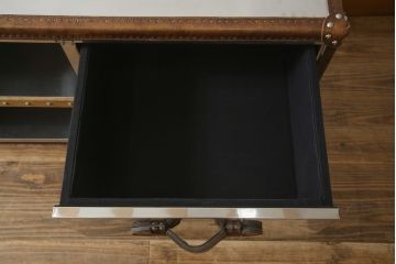 中古　ハロ(HALO)　ストニーハースト エンターテイメント ユニット(ブラッシュドスチール)(STONYHURST ENTERTAINMENT UNIT BRUSHED STEEL)　トランクのようなデザインが目を惹くテレビ台(リビングボード、テレビボード、収納棚、戸棚、引き出し、サイドボード、ローボード)(R-077285)