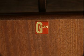 イギリスビンテージ　G-PLAN(ジープラン)　希少デザイン　スクエア型　チーク材　シンプルなデザインで取り入れやすいダイニングテーブル(エクステンションテーブル、4人掛け、6人掛け、ヴィンテージ、英国、北欧)(R-077286)
