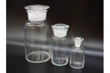 当時物　様々な用途に使える薬瓶3個セット(ガラスビン、硝子、メディシンボトル、キャニスター、筒型、フタ付き)(R-077308)