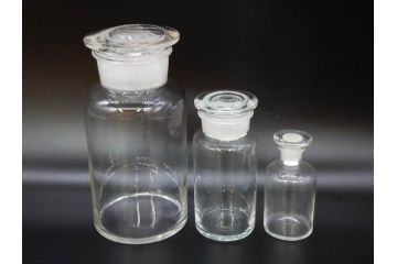 当時物　様々な用途に使える薬瓶3個セット(ガラスビン、硝子、メディシンボトル、キャニスター、筒型、フタ付き)(R-077308)