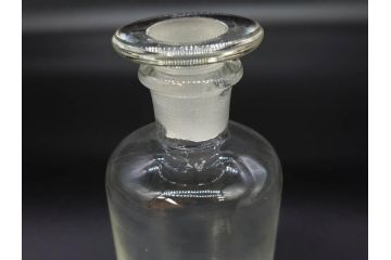 当時物　様々な用途に使える薬瓶3個セット(ガラスビン、硝子、メディシンボトル、キャニスター、筒型、フタ付き)(R-077308)