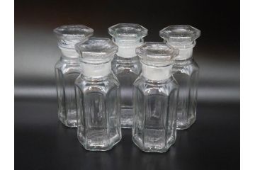 戦前　当時物　ヤマサ　様々な用途に使える六角瓶5個セット(醤油瓶、ガラスビン、硝子、メディシンボトル、キャニスター、フタ付き)(R-077309)