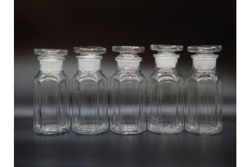 戦前　当時物　ヤマサ　様々な用途に使える六角瓶5個セット(醤油瓶、ガラスビン、硝子、メディシンボトル、キャニスター、フタ付き)(R-077309)