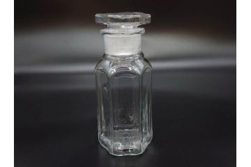 戦前　当時物　ヤマサ　様々な用途に使える六角瓶5個セット(醤油瓶、ガラスビン、硝子、メディシンボトル、キャニスター、フタ付き)(R-077309)