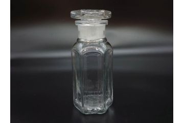 戦前　当時物　ヤマサ　様々な用途に使える六角瓶5個セット(醤油瓶、ガラスビン、硝子、メディシンボトル、キャニスター、フタ付き)(R-077309)