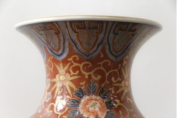 秀峰作　有田焼　色絵　大花瓶　高さ75cm　鮮やかな色彩の豪華な花瓶(陶器、金彩、花唐草、美人図、梅、桜、牡丹、フラワーベース、壺、つぼ、花器、花入れ、共箱付き)(R-077364)