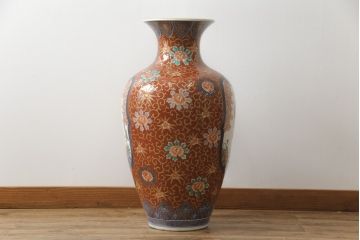 秀峰作　有田焼　色絵　大花瓶　高さ75cm　鮮やかな色彩の豪華な花瓶(陶器、金彩、花唐草、美人図、梅、桜、牡丹、フラワーベース、壺、つぼ、花器、花入れ、共箱付き)(R-077364)