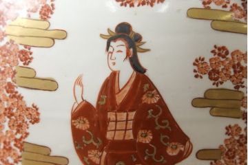 秀峰作　有田焼　色絵　大花瓶　高さ75cm　鮮やかな色彩の豪華な花瓶(陶器、金彩、花唐草、美人図、梅、桜、牡丹、フラワーベース、壺、つぼ、花器、花入れ、共箱付き)(R-077364)