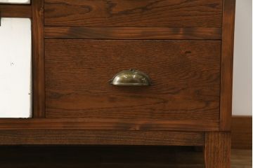 ラフジュ工房オリジナル　古建具リメイク　古材リメイク　アンティークペイントがお洒落なパタパタ扉の脚付き収納棚(リビングボード、サイドボード、サイドキャビネット、戸棚)(R-077365)