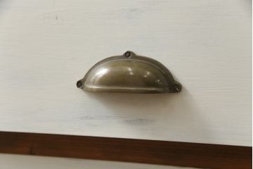 ラフジュ工房オリジナル　古建具リメイク　古材リメイク　アンティークペイントがお洒落なパタパタ扉の脚付き収納棚(リビングボード、サイドボード、サイドキャビネット、戸棚)(R-077365)