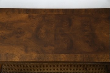 中古　美品　DREXEL HERITAGE(ドレクセルヘリテイジ)　FRANCESCA(フランチェスカ)シリーズ　ラタン張りの棚がお洒落なコンソールテーブル　(R-077366)