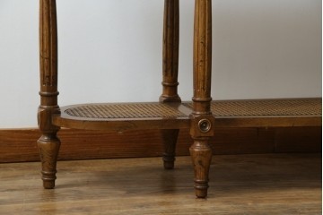 中古　美品　DREXEL HERITAGE(ドレクセルヘリテイジ)　FRANCESCA(フランチェスカ)シリーズ　ラタン張りの棚がお洒落なコンソールテーブル　(R-077366)