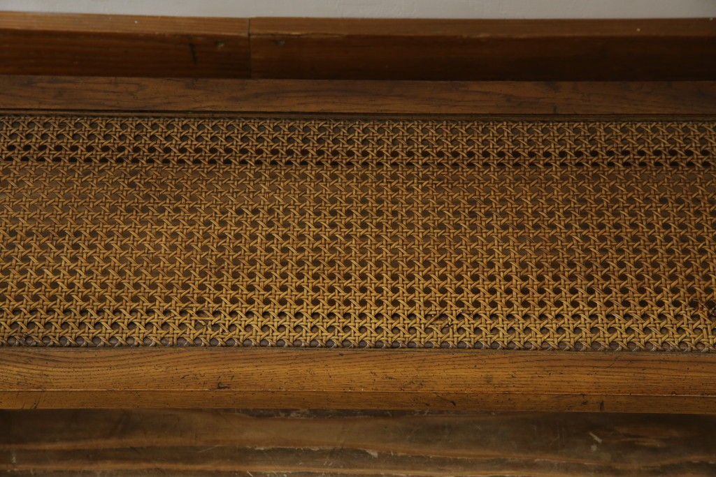 中古　美品　DREXEL HERITAGE(ドレクセルヘリテイジ)　FRANCESCA(フランチェスカ)シリーズ　ラタン張りの棚がお洒落なコンソールテーブル　(R-077366)