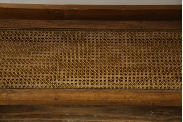 中古　美品　DREXEL HERITAGE(ドレクセルヘリテイジ)　FRANCESCA(フランチェスカ)シリーズ　ラタン張りの棚がお洒落なコンソールテーブル　(R-077366)