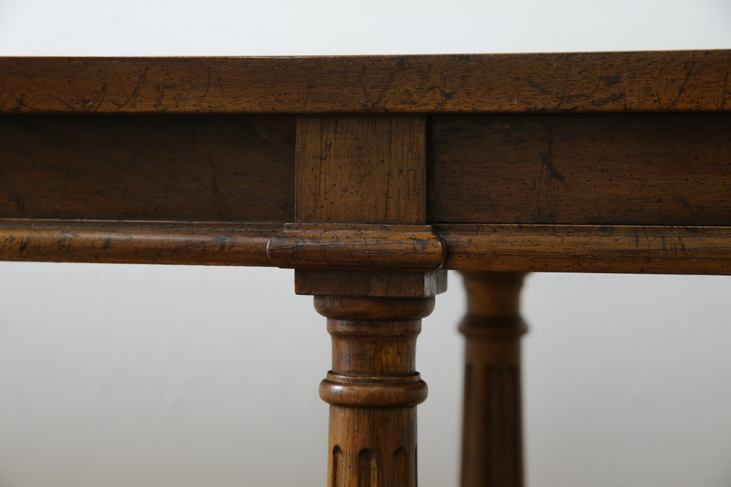 中古　美品　DREXEL HERITAGE(ドレクセルヘリテイジ)　FRANCESCA(フランチェスカ)シリーズ　ラタン張りの棚がお洒落なコンソールテーブル　(R-077366)