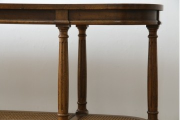 中古　美品　DREXEL HERITAGE(ドレクセルヘリテイジ)　FRANCESCA(フランチェスカ)シリーズ　ラタン張りの棚がお洒落なコンソールテーブル　(R-077366)