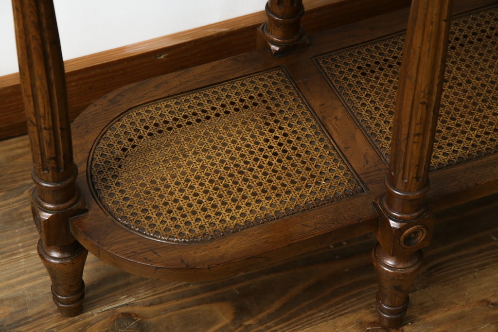 中古　美品　DREXEL HERITAGE(ドレクセルヘリテイジ)　FRANCESCA(フランチェスカ)シリーズ　ラタン張りの棚がお洒落なコンソールテーブル　(R-077366)