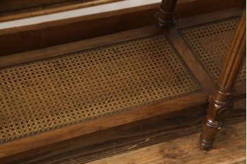 中古　美品　DREXEL HERITAGE(ドレクセルヘリテイジ)　FRANCESCA(フランチェスカ)シリーズ　ラタン張りの棚がお洒落なコンソールテーブル(サイドテーブル、花台、飾り台、作業台)(R-077366)