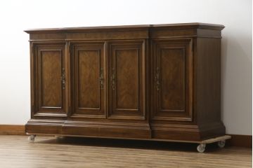 中古　DREXEL HERITAGE(ドレクセルヘリテイジ)　アメリカモデル　マホガニー材　クラシカルな佇まいのサイドボード(サイドキャビネット、リビングボード、収納棚、戸棚)(R-077370)