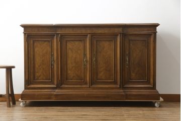 中古　DREXEL HERITAGE(ドレクセルヘリテイジ)　アメリカモデル　マホガニー材　クラシカルな佇まいのサイドボード(サイドキャビネット、リビングボード、収納棚、戸棚)(R-077370)