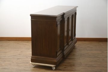 中古　DREXEL HERITAGE(ドレクセルヘリテイジ)　アメリカモデル　マホガニー材　クラシカルな佇まいのサイドボード(サイドキャビネット、リビングボード、収納棚、戸棚)(R-077370)