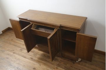 中古　DREXEL HERITAGE(ドレクセルヘリテイジ)　アメリカモデル　マホガニー材　クラシカルな佇まいのサイドボード(サイドキャビネット、リビングボード、収納棚、戸棚)(R-077370)