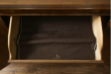 中古　DREXEL HERITAGE(ドレクセルヘリテイジ)　アメリカモデル　マホガニー材　クラシカルな佇まいのサイドボード(サイドキャビネット、リビングボード、収納棚、戸棚)(R-077370)