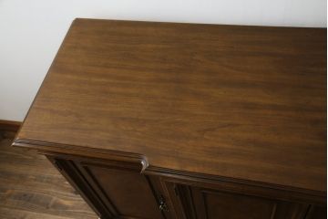 中古　DREXEL HERITAGE(ドレクセルヘリテイジ)　アメリカモデル　マホガニー材　クラシカルな佇まいのサイドボード(サイドキャビネット、リビングボード、収納棚、戸棚)(R-077370)