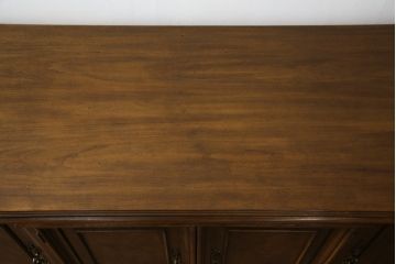 中古　DREXEL HERITAGE(ドレクセルヘリテイジ)　アメリカモデル　マホガニー材　クラシカルな佇まいのサイドボード(サイドキャビネット、リビングボード、収納棚、戸棚)(R-077370)