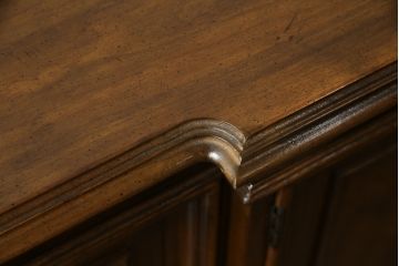 中古　DREXEL HERITAGE(ドレクセルヘリテイジ)　アメリカモデル　マホガニー材　クラシカルな佇まいのサイドボード(サイドキャビネット、リビングボード、収納棚、戸棚)(R-077370)