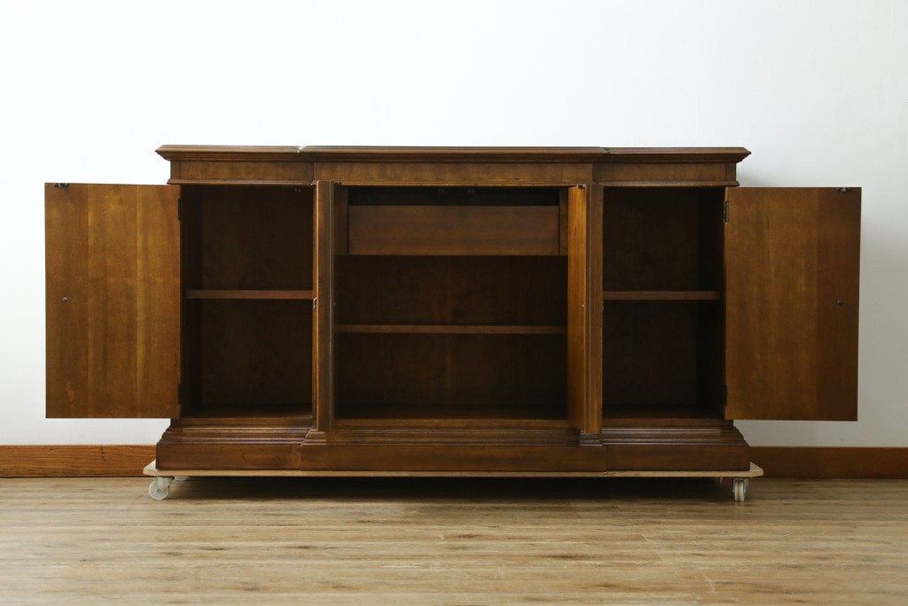 中古　DREXEL HERITAGE(ドレクセルヘリテイジ)　アメリカモデル　マホガニー材　クラシカルなデザインのサイドボード　(R-077370)