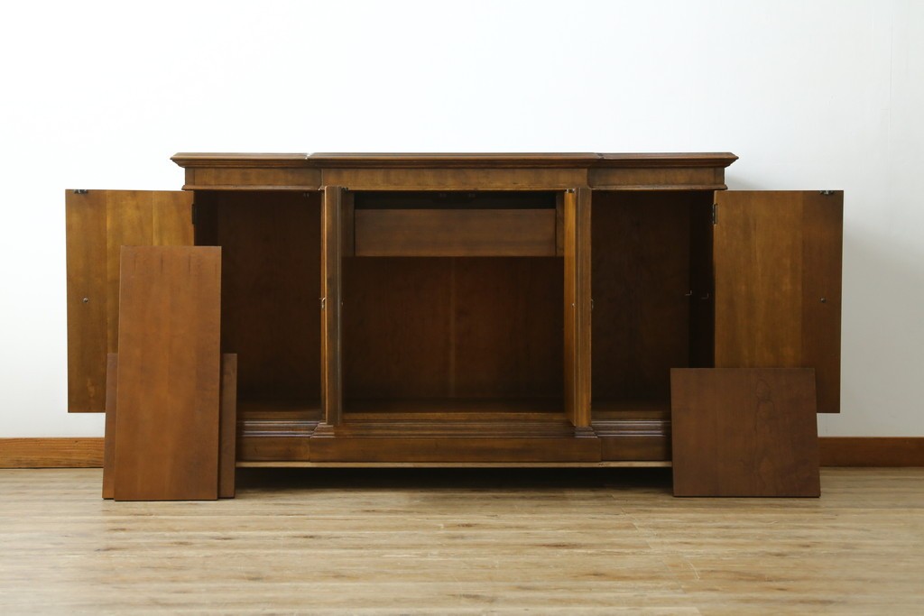 中古　DREXEL HERITAGE(ドレクセルヘリテイジ)　アメリカモデル　マホガニー材　クラシカルなデザインのサイドボード　(R-077370)
