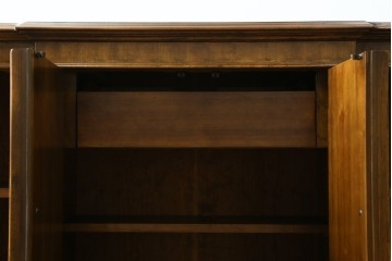 中古　DREXEL HERITAGE(ドレクセルヘリテイジ)　アメリカモデル　マホガニー材　クラシカルなデザインのサイドボード　(R-077370)