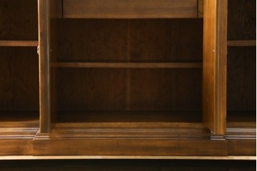 中古　DREXEL HERITAGE(ドレクセルヘリテイジ)　アメリカモデル　マホガニー材　クラシカルなデザインのサイドボード　(R-077370)