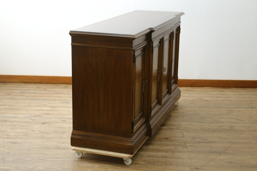 中古　DREXEL HERITAGE(ドレクセルヘリテイジ)　アメリカモデル　マホガニー材　クラシカルなデザインのサイドボード　(R-077370)