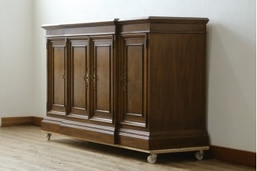 中古　DREXEL HERITAGE(ドレクセルヘリテイジ)　アメリカモデル　マホガニー材　クラシカルなデザインのサイドボード　(R-077370)