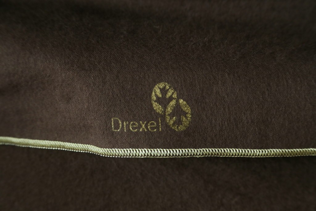 中古　DREXEL HERITAGE(ドレクセルヘリテイジ)　アメリカモデル　マホガニー材　クラシカルなデザインのサイドボード　(R-077370)