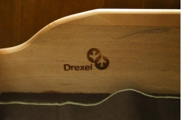 中古　DREXEL HERITAGE(ドレクセルヘリテイジ)　アメリカモデル　マホガニー材　クラシカルなデザインのサイドボード　(R-077370)