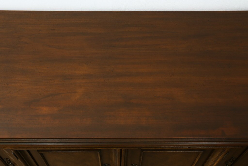 中古　DREXEL HERITAGE(ドレクセルヘリテイジ)　アメリカモデル　マホガニー材　クラシカルなデザインのサイドボード　(R-077370)