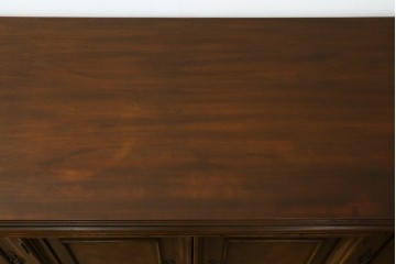中古　DREXEL HERITAGE(ドレクセルヘリテイジ)　アメリカモデル　マホガニー材　クラシカルなデザインのサイドボード　(R-077370)