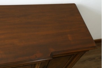 中古　DREXEL HERITAGE(ドレクセルヘリテイジ)　アメリカモデル　マホガニー材　クラシカルなデザインのサイドボード　(R-077370)