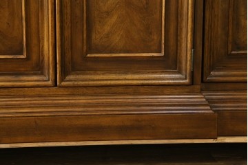 中古　DREXEL HERITAGE(ドレクセルヘリテイジ)　アメリカモデル　マホガニー材　クラシカルなデザインのサイドボード　(R-077370)