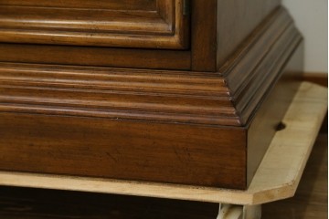 中古　DREXEL HERITAGE(ドレクセルヘリテイジ)　アメリカモデル　マホガニー材　クラシカルなデザインのサイドボード　(R-077370)