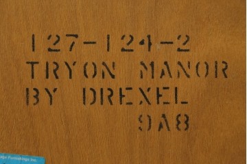 中古　DREXEL HERITAGE(ドレクセルヘリテイジ)　アメリカモデル　マホガニー材　クラシカルなデザインのサイドボード　(R-077370)