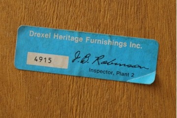 中古　DREXEL HERITAGE(ドレクセルヘリテイジ)　アメリカモデル　マホガニー材　クラシカルなデザインのサイドボード　(R-077370)