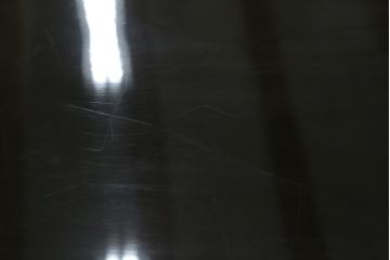 中古　香川漆器　蒔絵入り　黒漆塗り　梅の花の図柄がお部屋を華やかに彩る桐箪笥(桐たんす、着物箪笥、衣装箪笥、収納箪笥、引き出し)(定価推定約150万円)(R-077371)