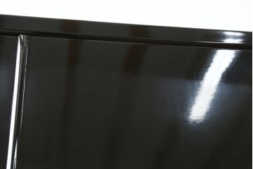 中古　香川漆器　蒔絵入り　黒漆塗り　梅の花の図柄がお部屋を華やかに彩る桐箪笥(桐たんす、着物箪笥、衣装箪笥、収納箪笥、引き出し)(定価推定約150万円)(R-077371)