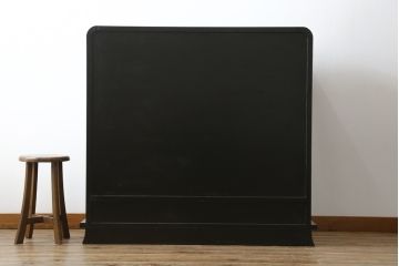 中古　香川漆器　蒔絵入り　黒漆塗り　梅の花の図柄がお部屋を華やかに彩る桐箪笥(桐たんす、着物箪笥、衣装箪笥、収納箪笥、引き出し)(定価推定約150万円)(R-077371)